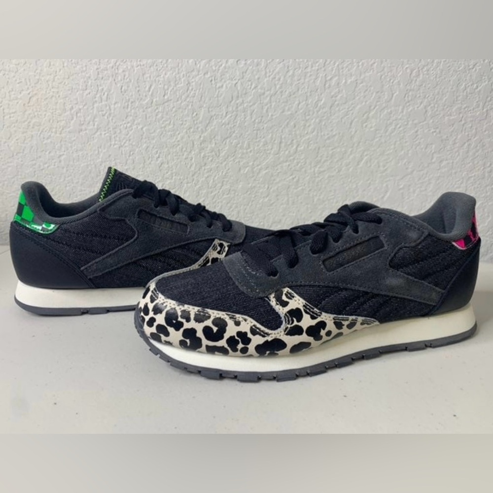 Reebok x Wonder Woman Classic Leather - Kids Youth Size 5 Women's Size 6.5